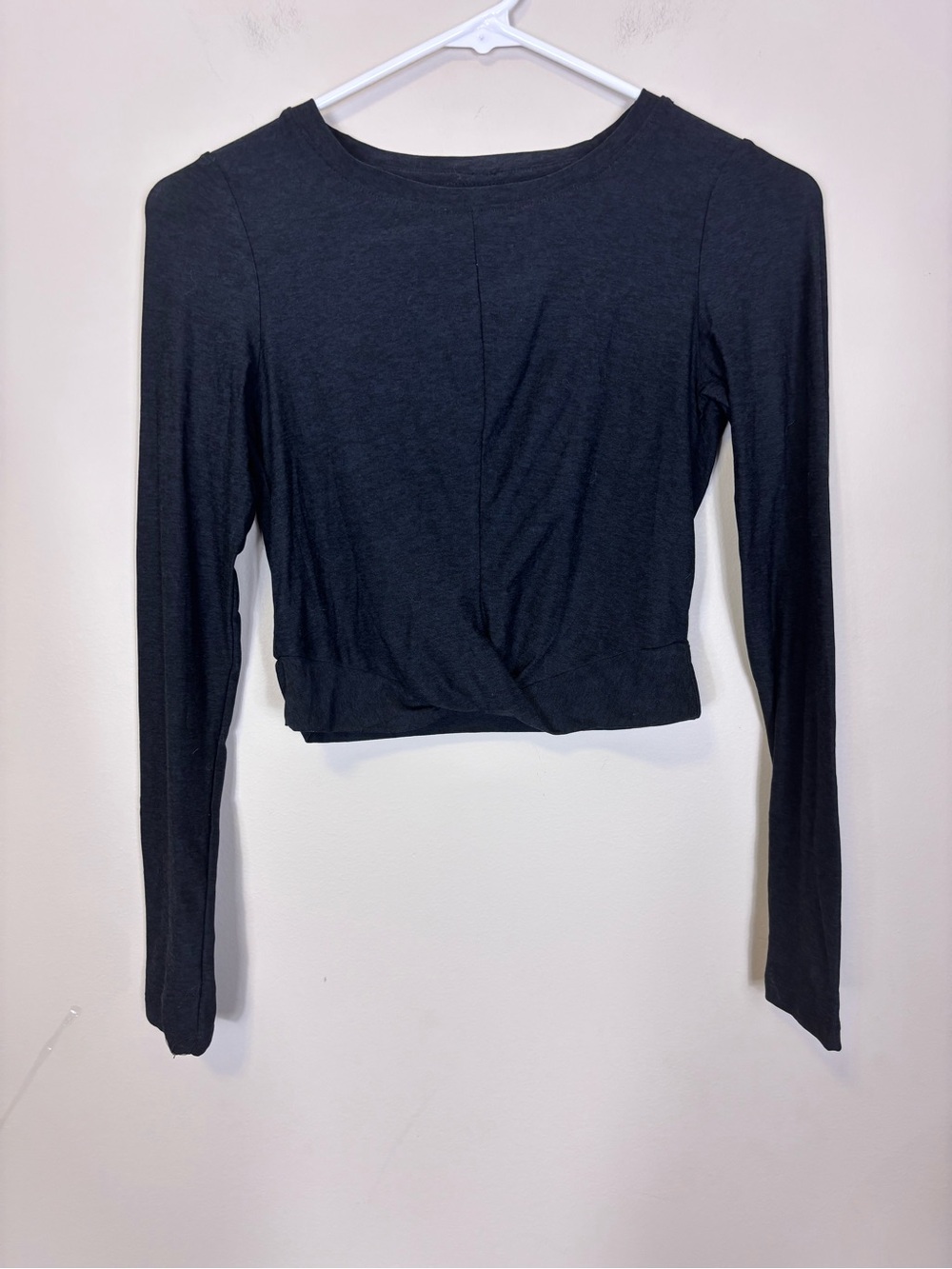 Beyond Yoga Grey Long-Sleeve Twist Front Crop Top Small